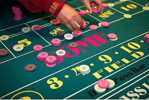 h5.338zk mobile app screens showing live blackjack table and account dashboard